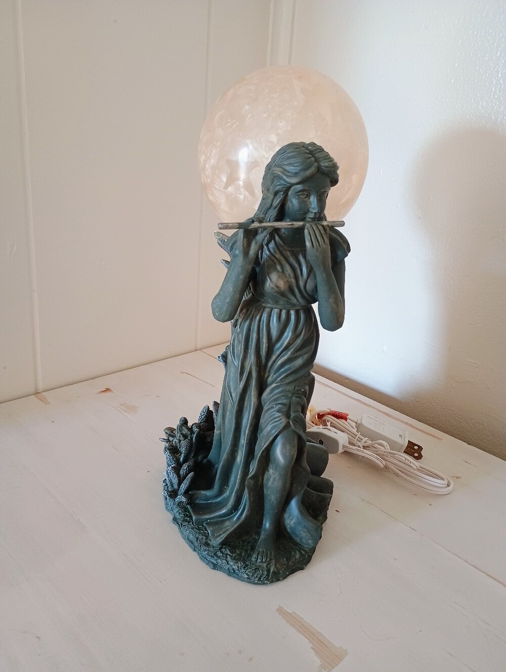 Vintage Style Decorative Female Flute Player Figure Lamp With Star Globe
